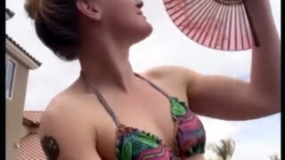 Valentina Shevchenko Sexy in the Pool – Onlyfans video